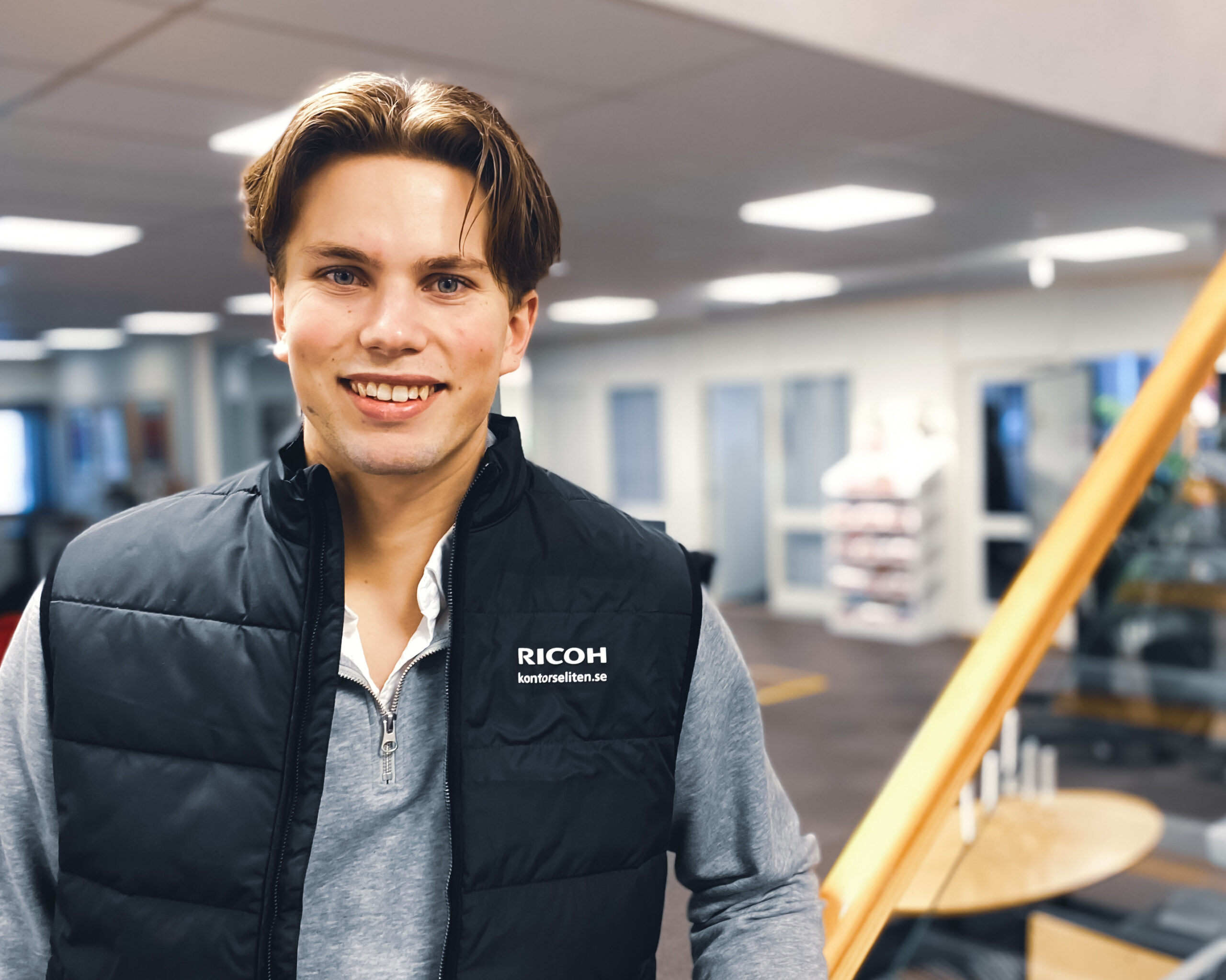 Hugo Holmström - Försäljning av Telavox telefoni och växeltjänster. Målvakt Grums IK Hockey